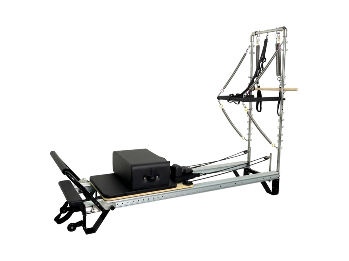 Reformer de aluminio negro con media torre y barra de pies acolchada